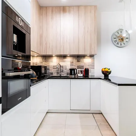 Appartement Marina Ilavia - Przy Jeziorze, Ogrodek, Garaz Podziemny, Winda, Klimatyzacja, 2xtv Z Netflix Iława